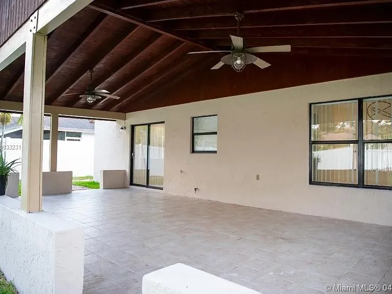 4804 SW 118th Ter — Photo 8