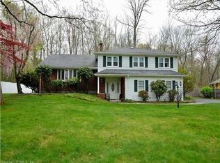 9 Pheasant Ln, Bloomfield, CT 06002