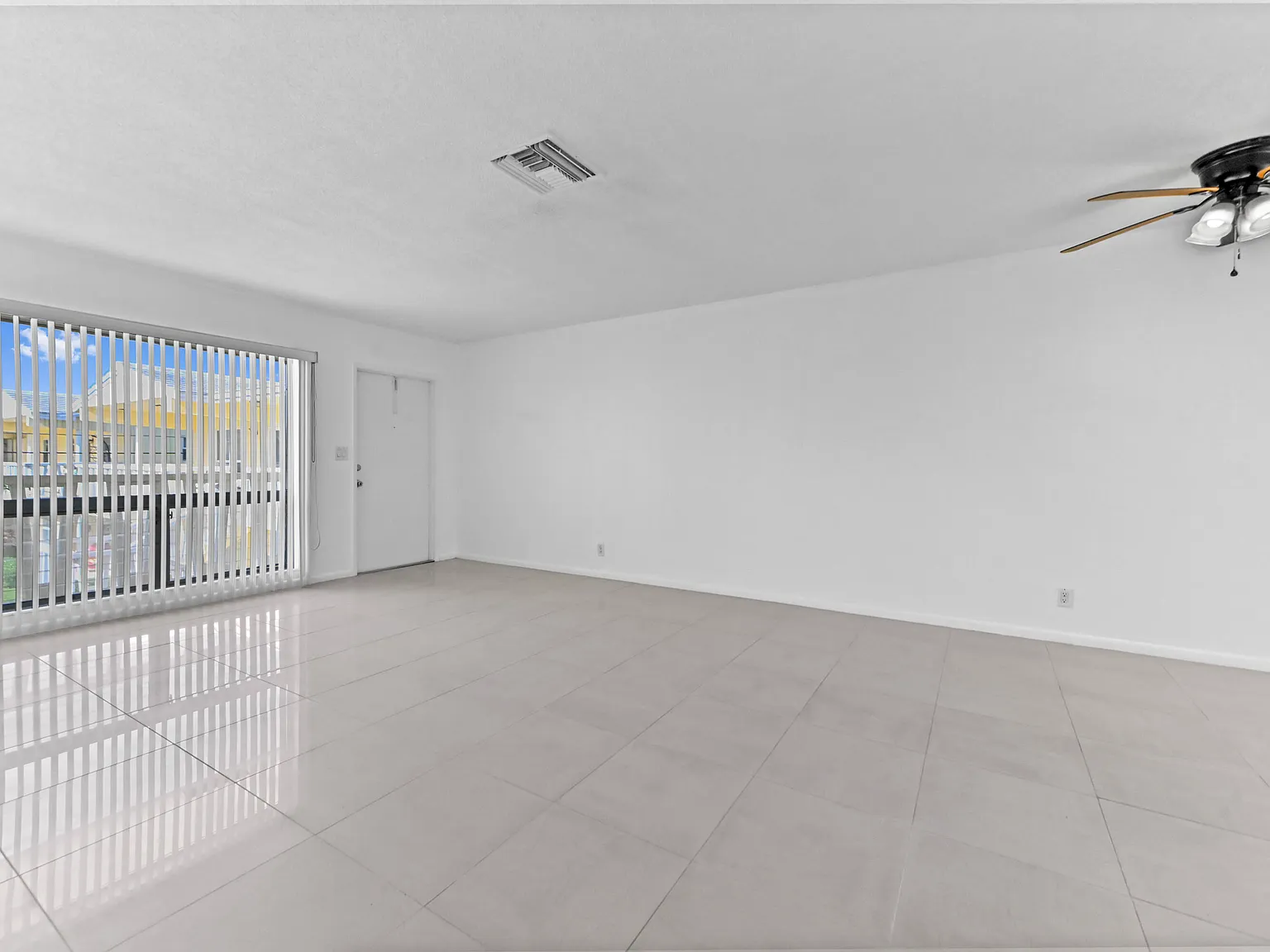 2 bed, 2.0 bath, 968 sqft, $2,600 — Photo 4
