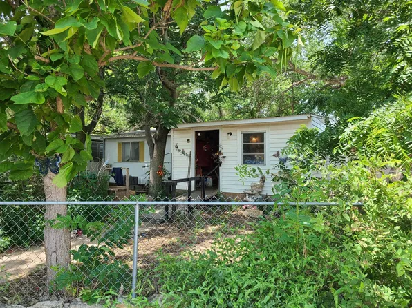 561 S Main St, Hoisington, KS 67544