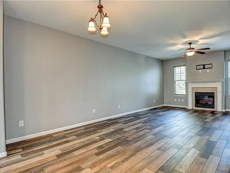 624 Foster Ln — Photo 15