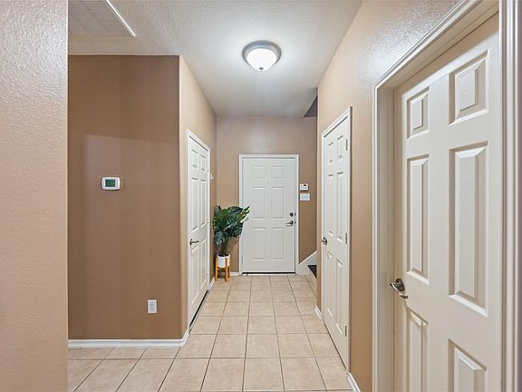 5th image of 1700 Chestnut Glen Ct