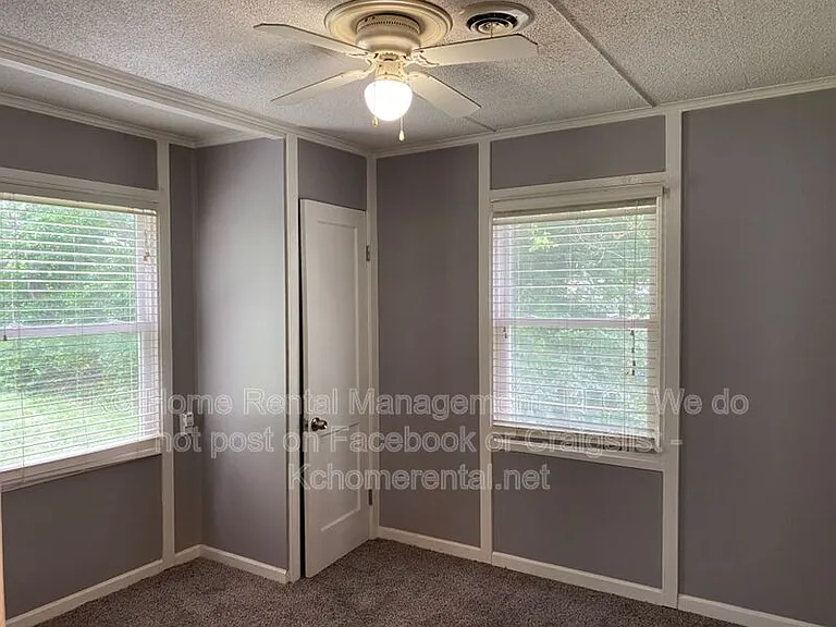 704 NE 45th Ter — Photo 17