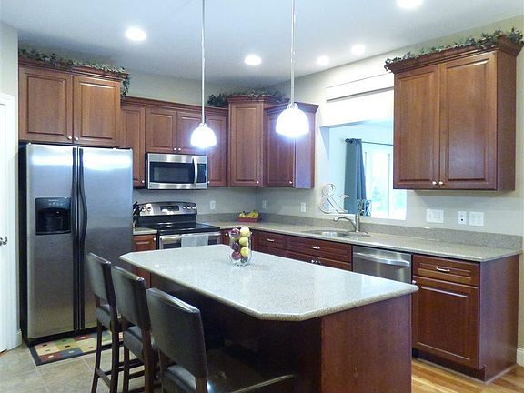 3rd image of 304 Woodhaven Cir