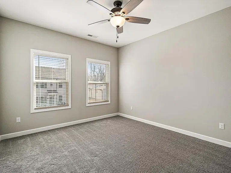 113 Claremont Ct — Photo 12