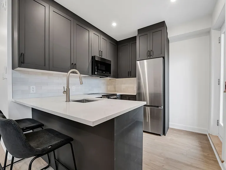 887 Somerset St W #104 — Photo 18