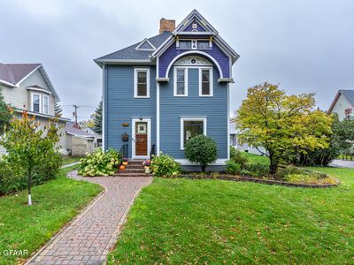 413 S 5th St, Grand Forks, ND, 58201