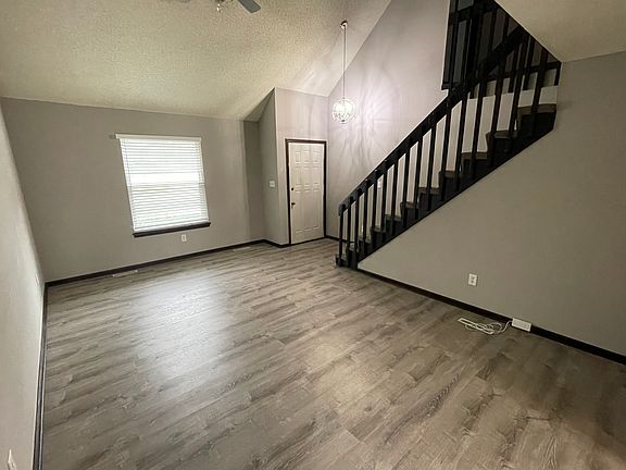 2nd image of 607 SE Bayberry Ln APT B