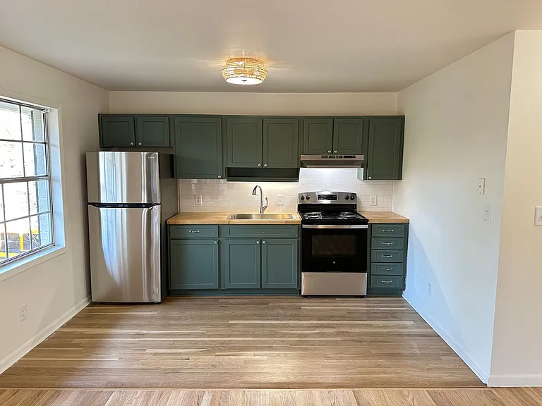 635 Oglethorpe Ave — Photo 3
