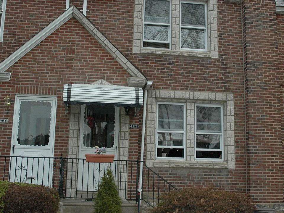 Front - Covered Entry - Stone Detailing