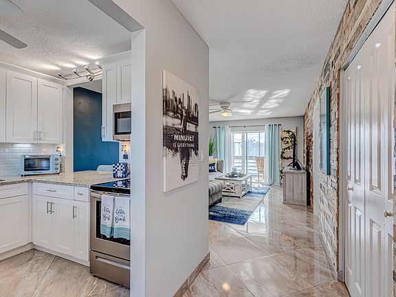 2nd image of 2724 Garden Dr N APT 302
