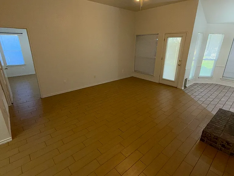 4802 Silver Wood Ct — Photo 17