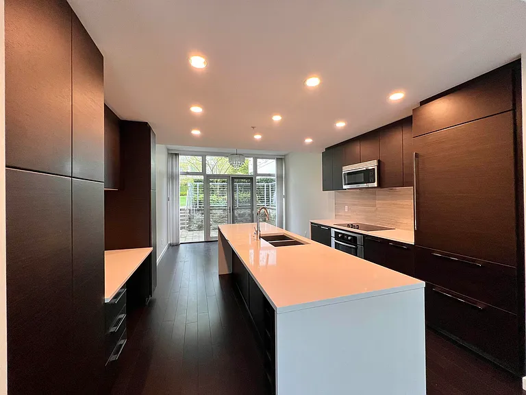 5728 Berton Ave #Townhouse 3 — Photo 2