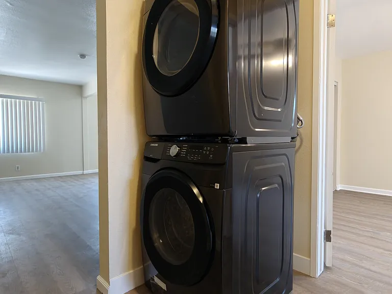 10223 Darby Ave #4 — Photo 9