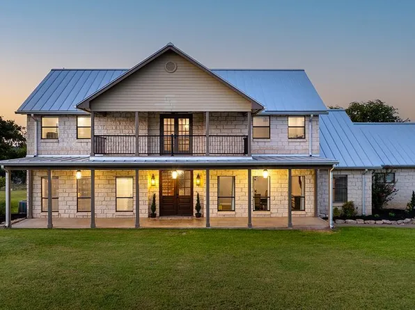 374 Schattenbaum Dr, Fredericksburg, TX 78624