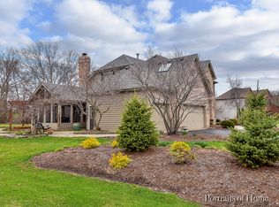 3205 Greenwood Ln, Saint Charles, IL 60175