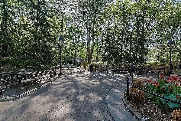 Rented by REAL New York | media 6