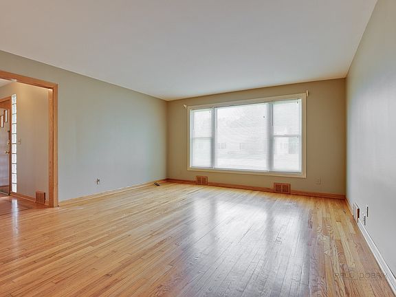 Large living room with lots of natural light!