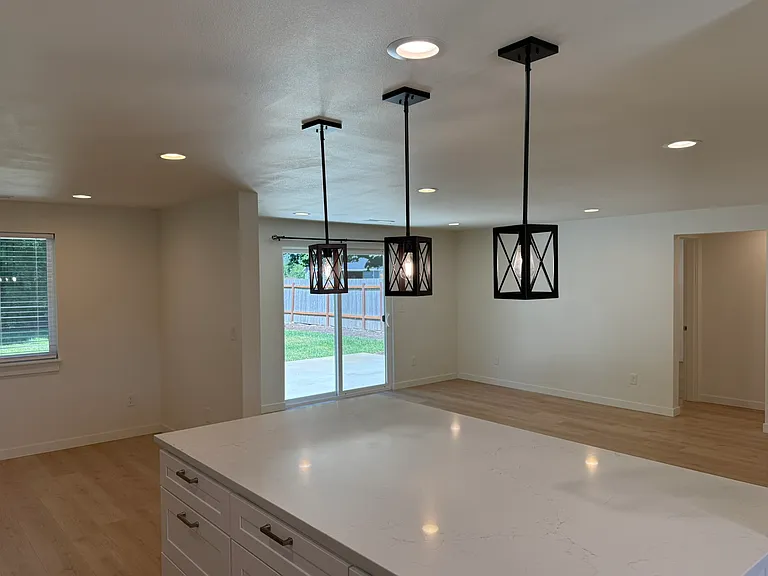 721 Iva Ln NE — Photo 11