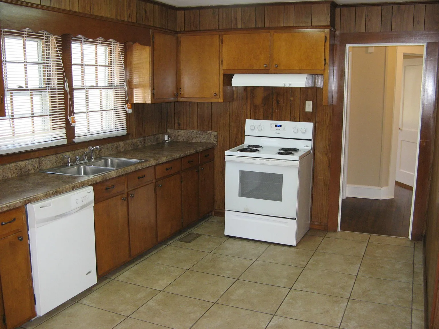 3 bed, 1800 sqft, $1,800 — Photo 2