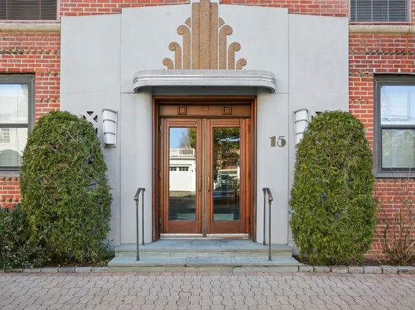 15 Lafayette Ct APT 6D, Greenwich, CT 06830