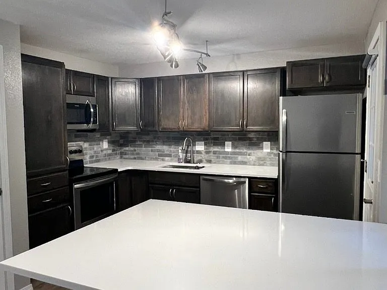 925 Columbia Rd #214 — Photo 17