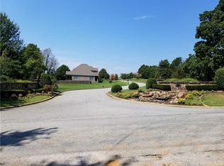 3050 N Palmilla Dr, Fayetteville, AR 72703