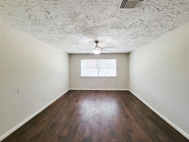 9415 Beckford Dr — Photo 18