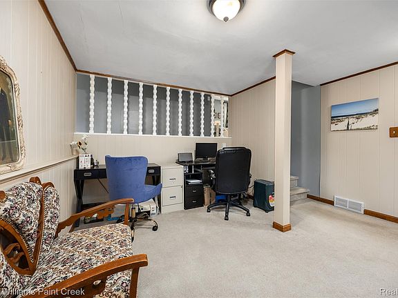 5th image of 340 Donegal Dr