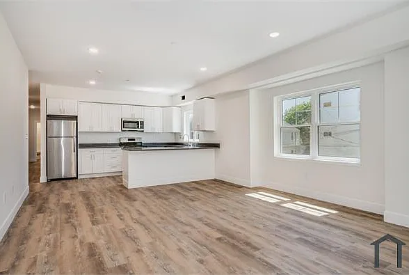 390 Carroll Ave #2 — Photo 6