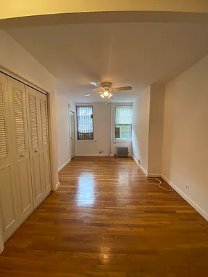 Rented by Universal Realty Group | media 2