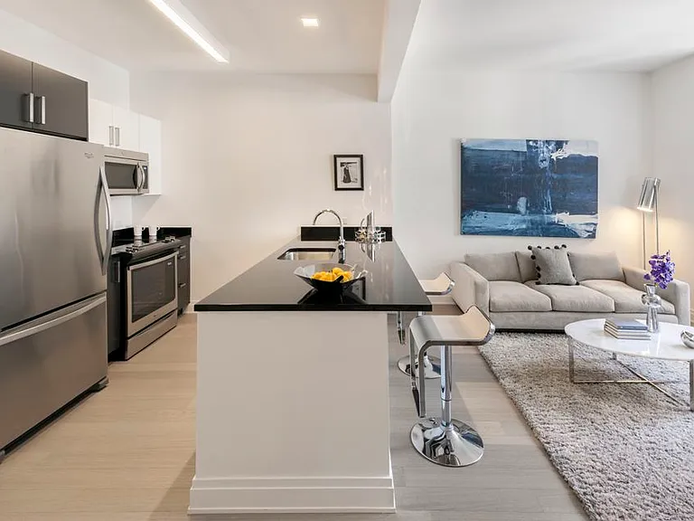 70 Pine St #1213 — Photo 1