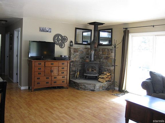 3rd image of 1829 Arrowhead Ave