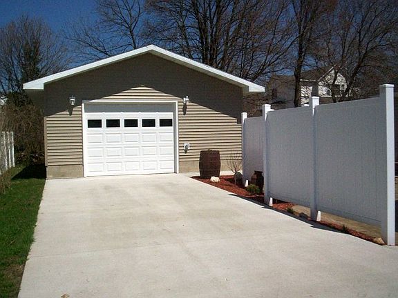 3rd image of 538 Manistique Ave