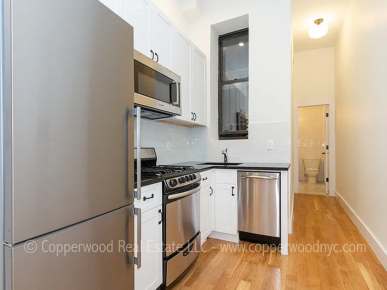 121 E 82nd St #1 — Photo 3