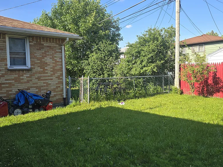 77 Marion Rd — Photo 3