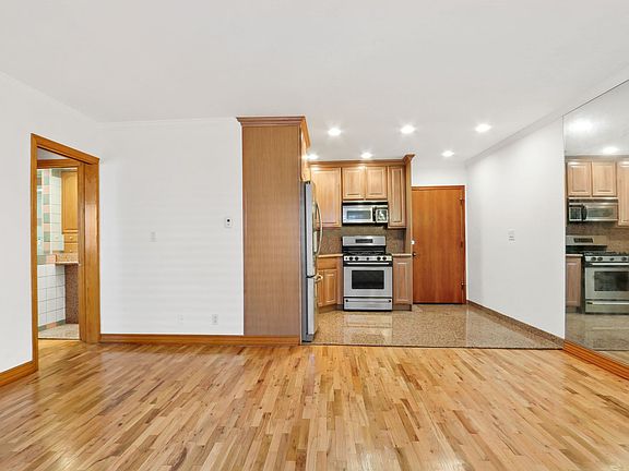 4th image of 807 5th St #9