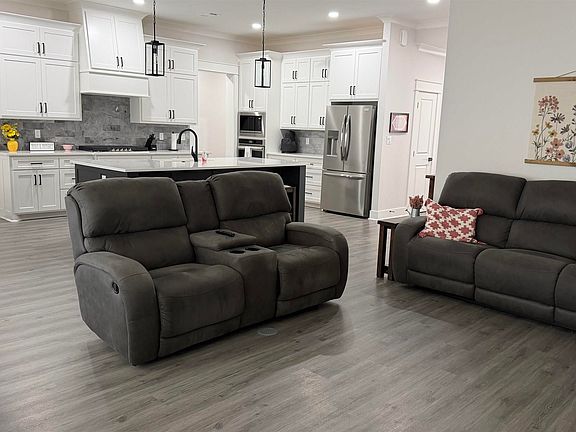 4th image of 307 A St