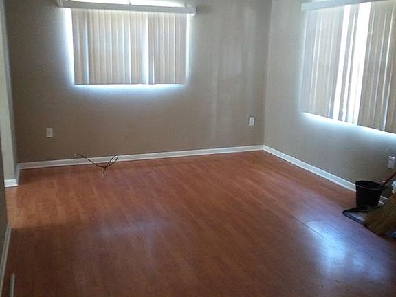4th image of 402 Woodrow Ave APT B