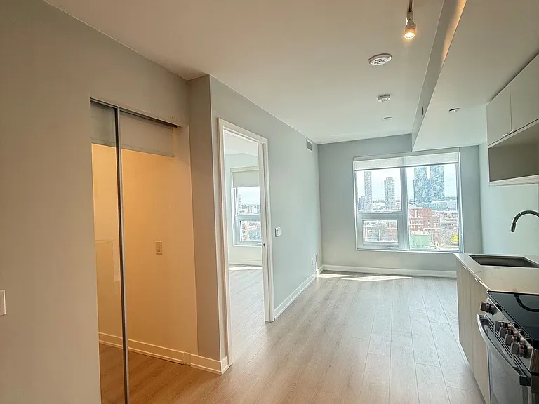 100 Queen St E #2107 — Photo 6