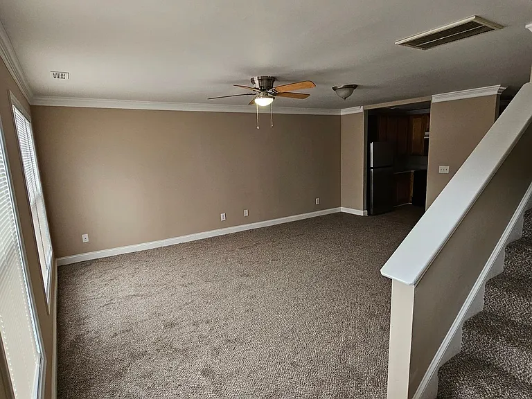 102 Etta Vaughn Ln — Photo 2