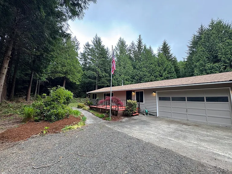 4005 NE Kedros Dr — Photo 4