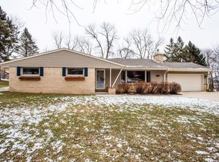 4260 S Mary Ross Dr, New Berlin, WI 53151