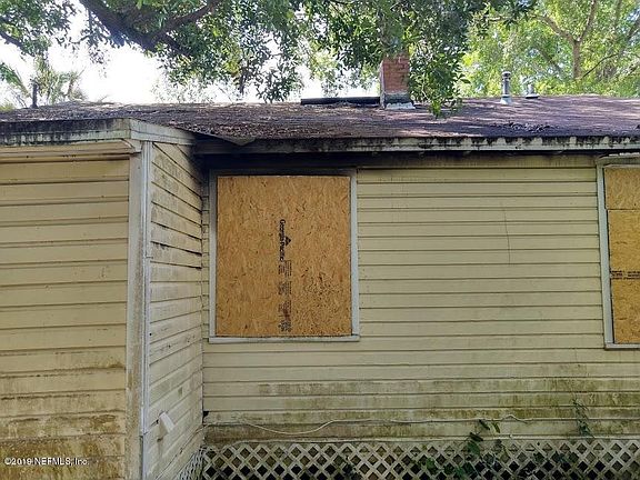 3rd image of 3229 College St