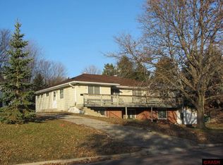706 N 8th St, Saint Peter, MN 56082