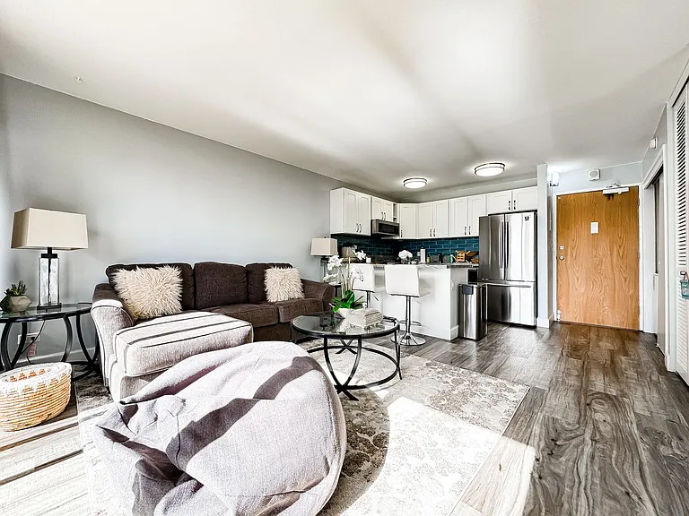 2140 Kuhio Ave #1706 — Photo 6