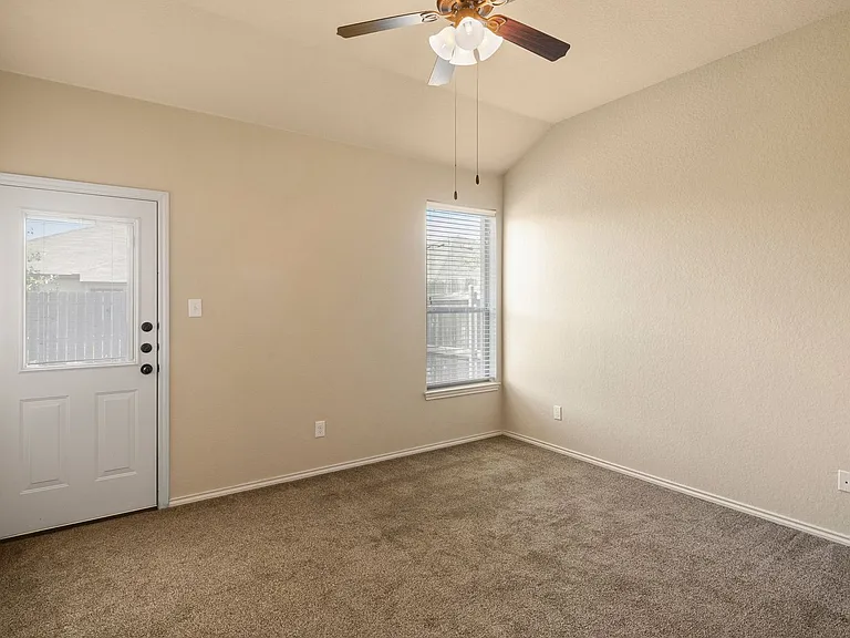 533 Creekside Cir — Photo 7