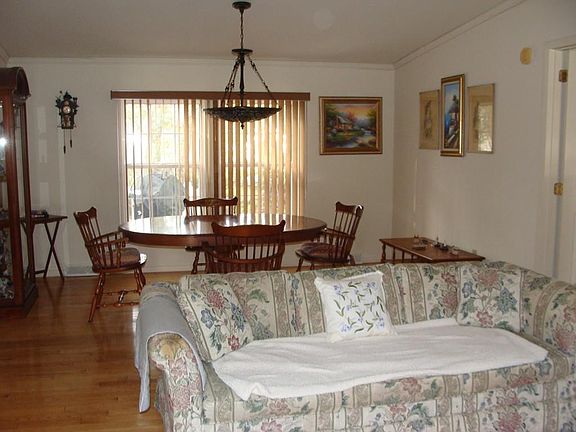 3rd image of 44 Trailwood Dr