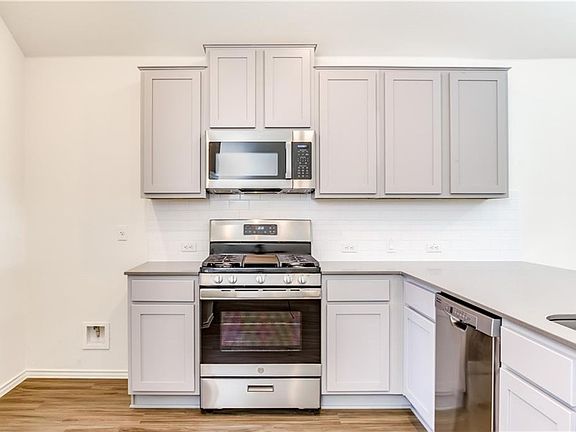 5th image of 6530 Laurencia Pl