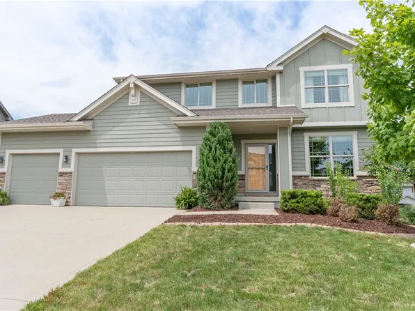 16455 Baxter Dr, Clive, IA 50325